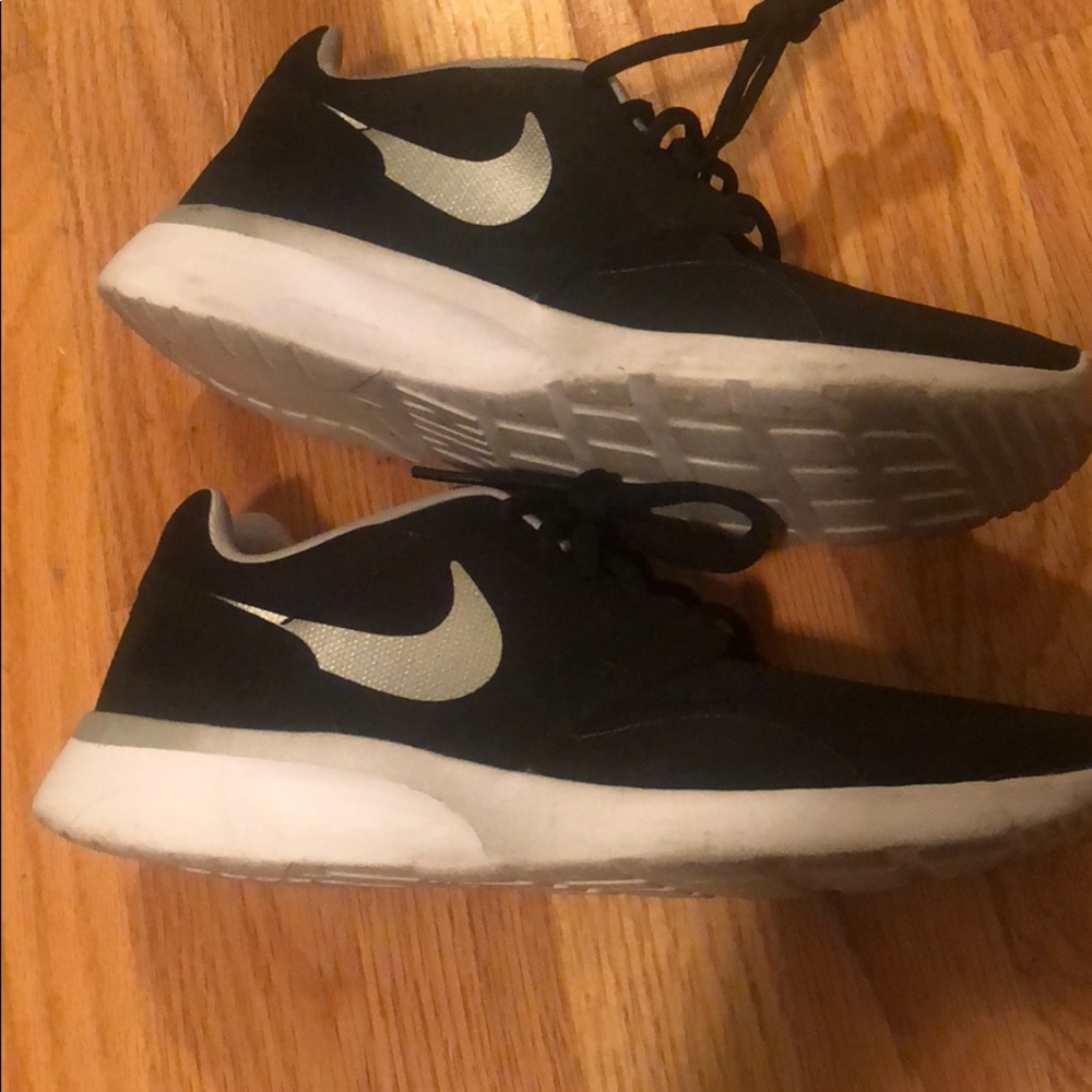 Nike Women’s 8.5 Sneakers